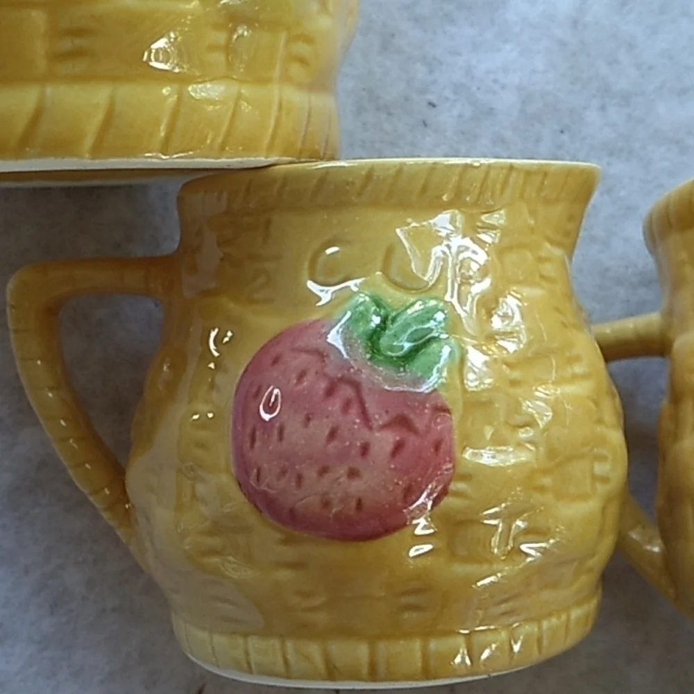 Yellow strawberry 🍓 weaved basket measuring cups